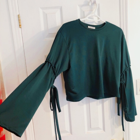 Zara evergreen bell sleeve top - Picture 2 of 4